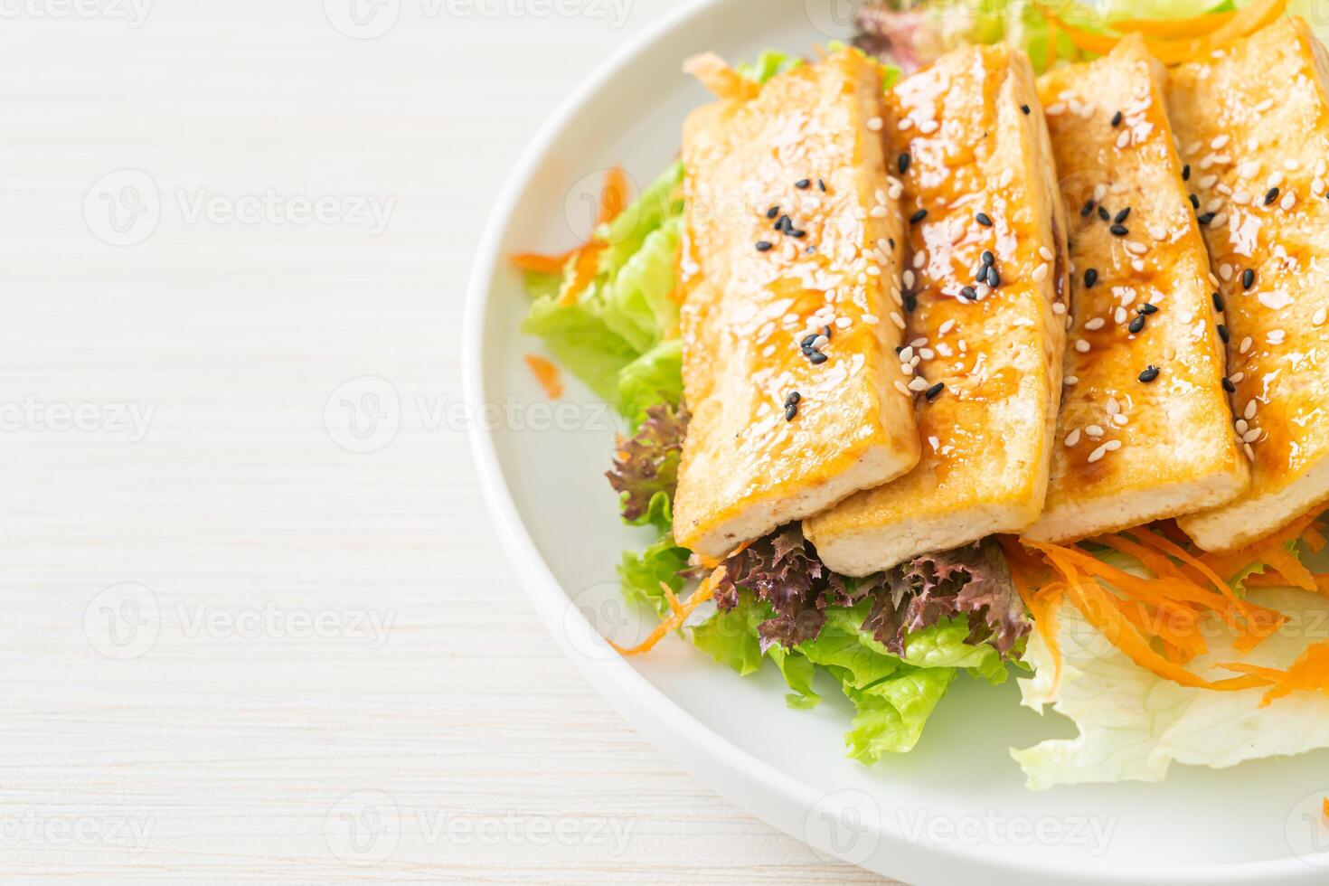 teriyaki tofu salad with sesame photo