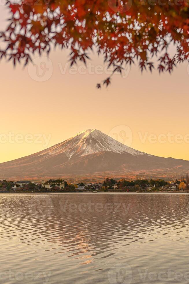 mount-fuji-view-at-lake-