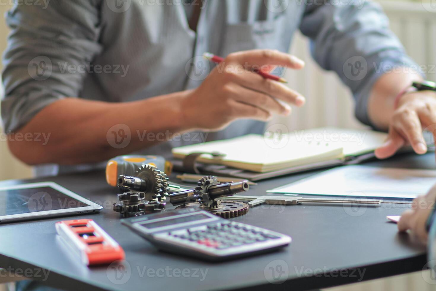 The factory mechanical engineering team is designing and developing gear sets to keep the machines running perfectly because gear sets are essential in the working system of large machines. photo