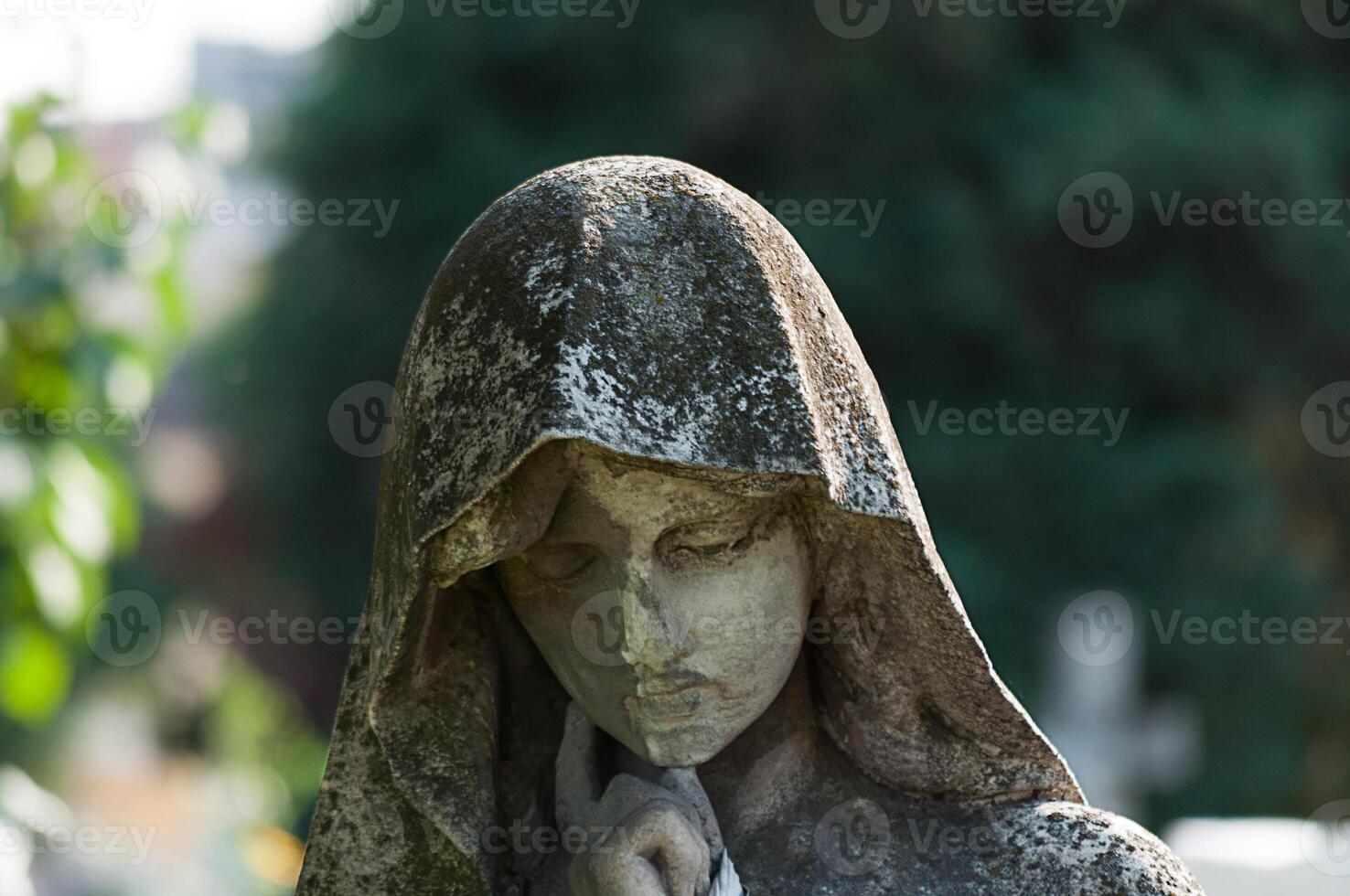 Portrait of an angel statue photo