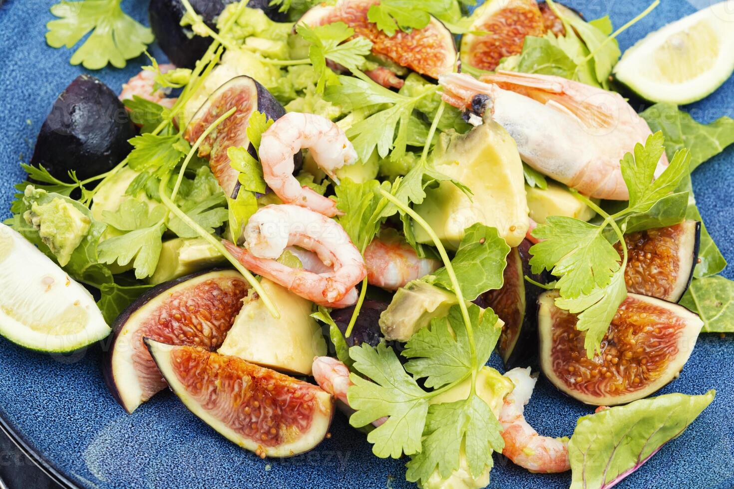 Shrimp salad with figs. photo