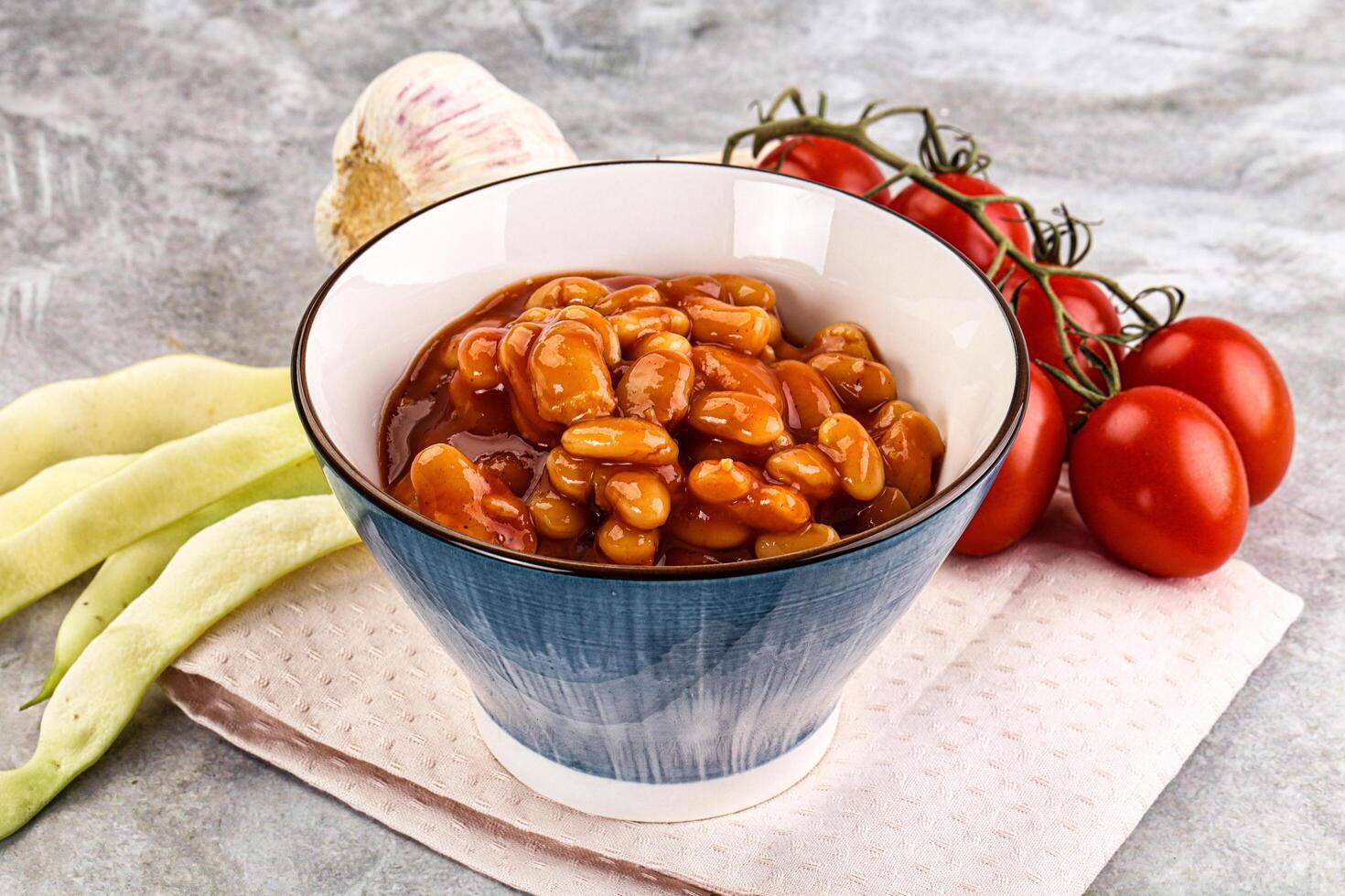 White baked bean in tomato sauce photo