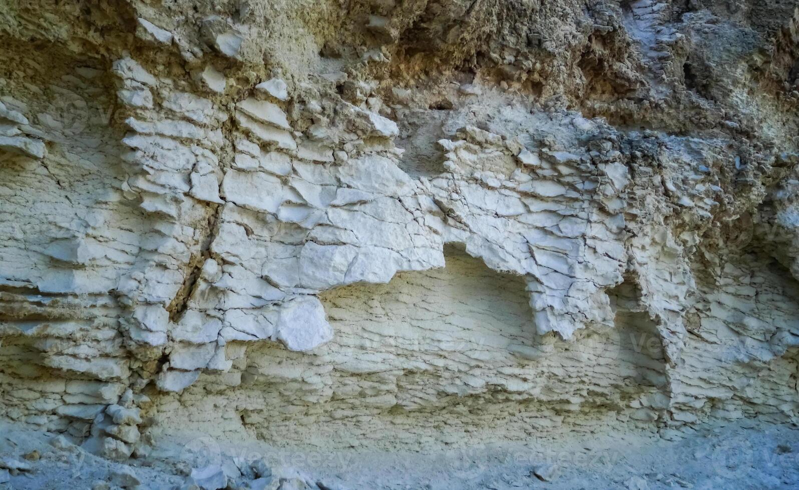 Weathering and collapse of shell rocks on the Tarkhankut Peninsula, western Crimea photo