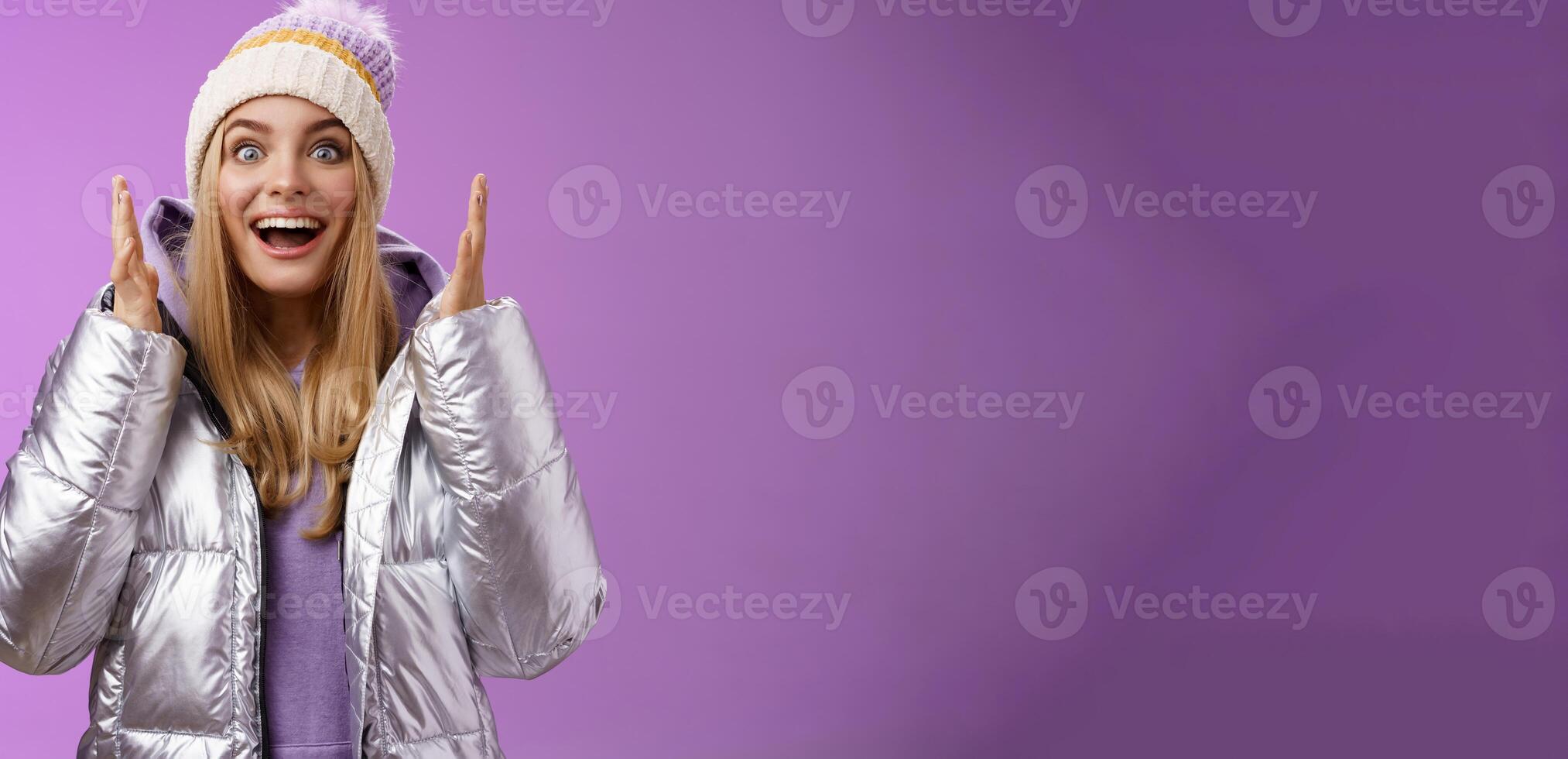 Impressed fascinated speechless attractive blond girl explaining awesome situation shaking hands excited smiling gasping happily widen eyes surprised, standing purple background amused photo
