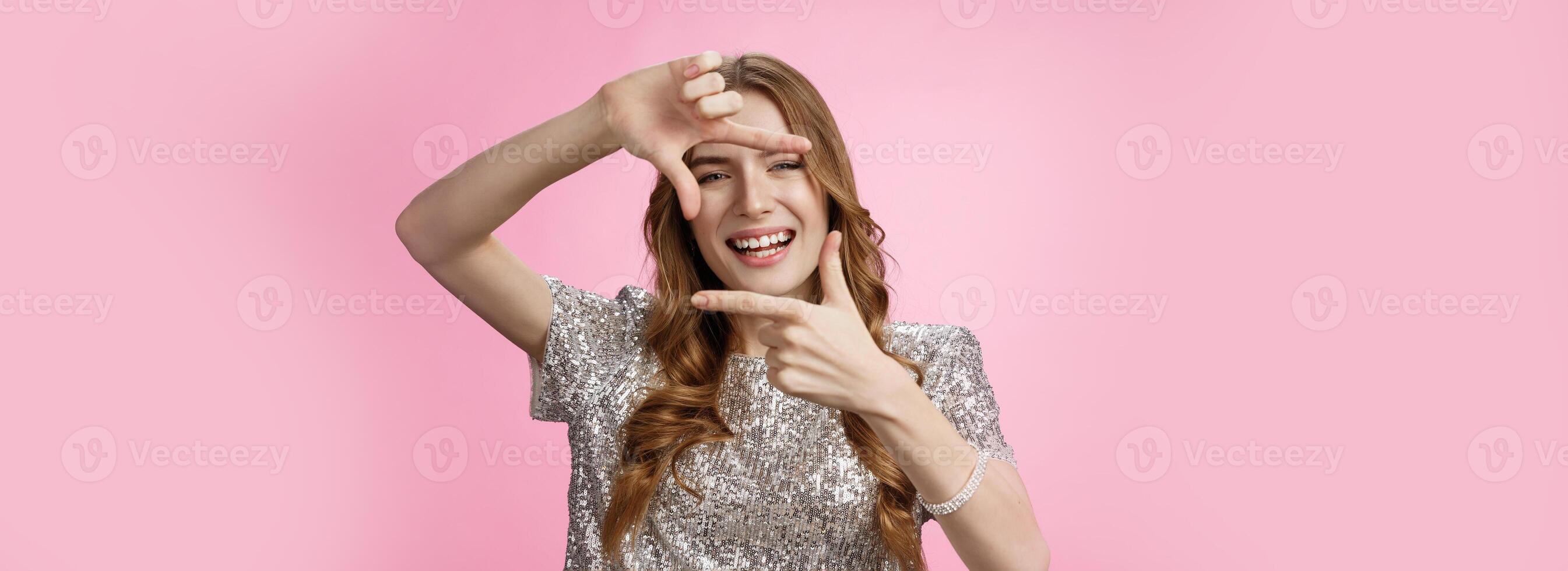 Creative happy carefree good-looking caucasian girlfriend have idea imaging make frame capturing moment smiling broadly enjoying funny awesome party, having fun pink background photo