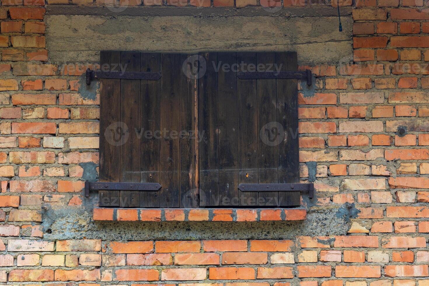 brick wall with a window in the middle photo