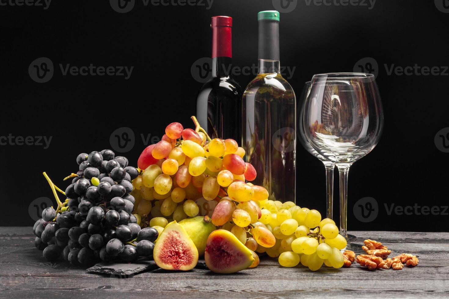 wine and grapes on the table photo