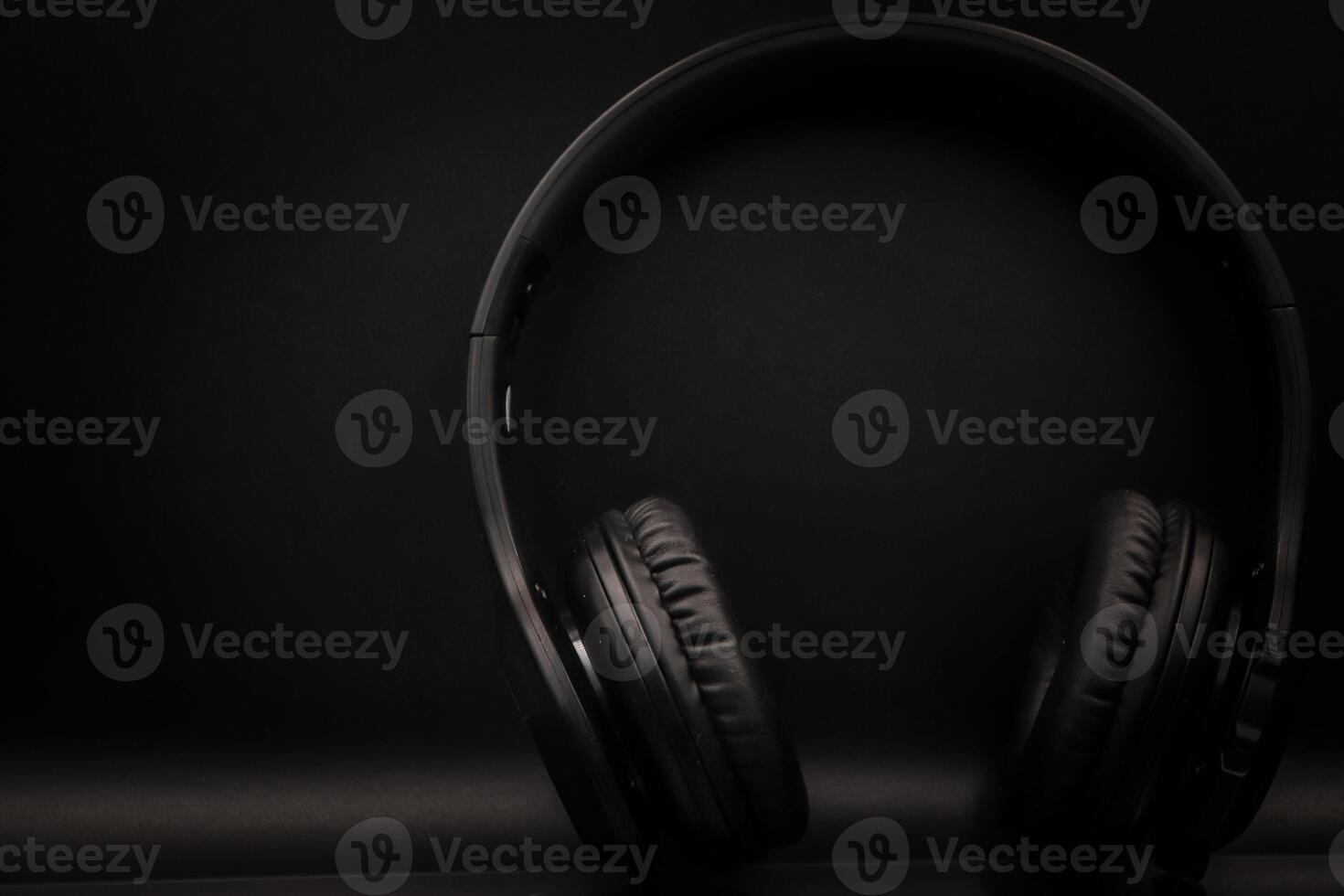 Headphones - All Black photo