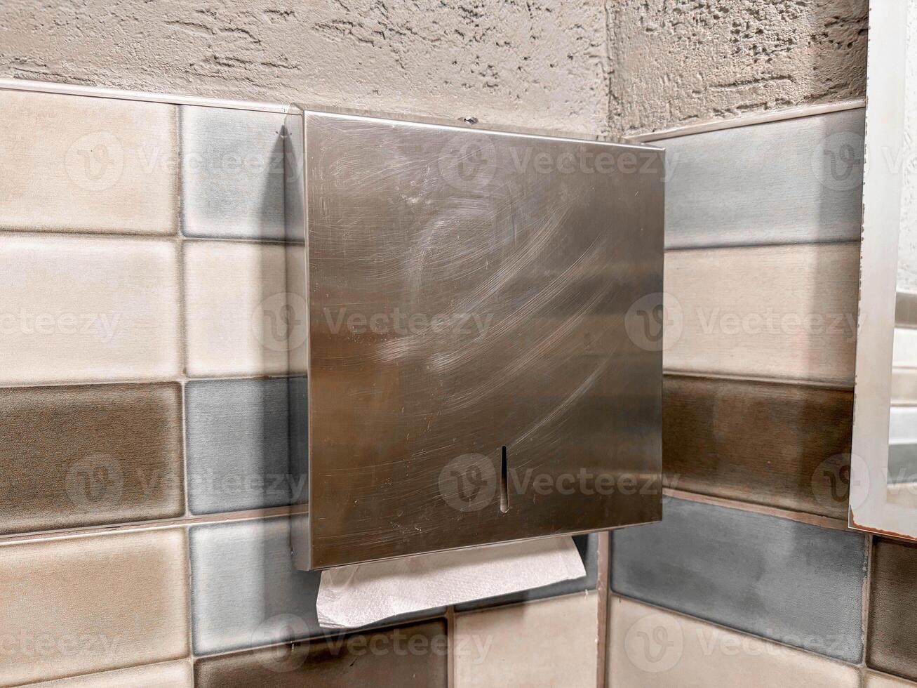 Photo of a paper towel dispenser in a public restroom.