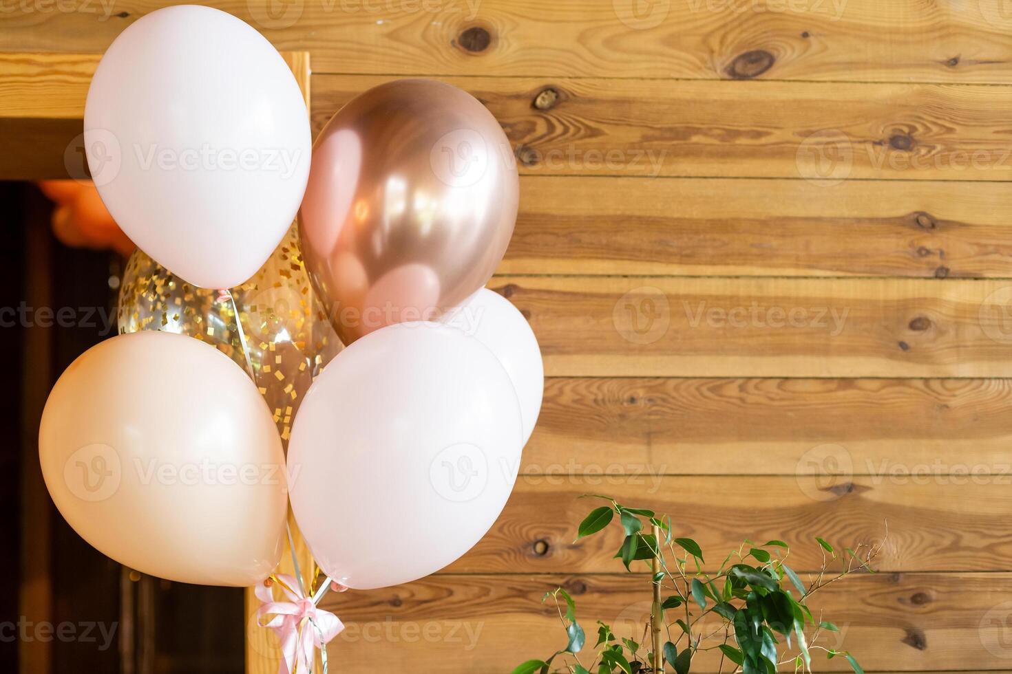 decor with balloons of pink , gold and rose gold collars. photo