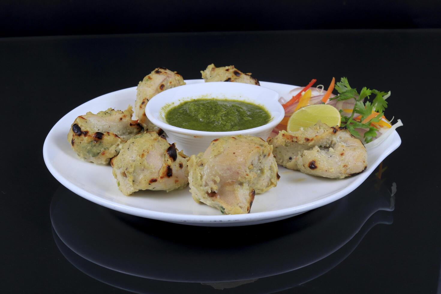 Chicken and green chutney photo