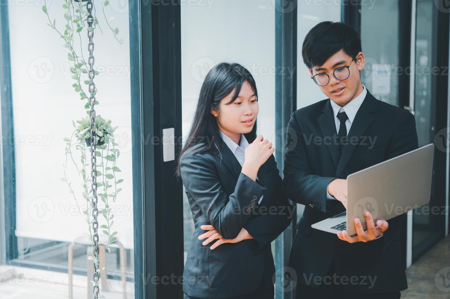 group of business people working and communicating together in the office With the charging of graphs for analysis, conceptual analysis and business planning photo