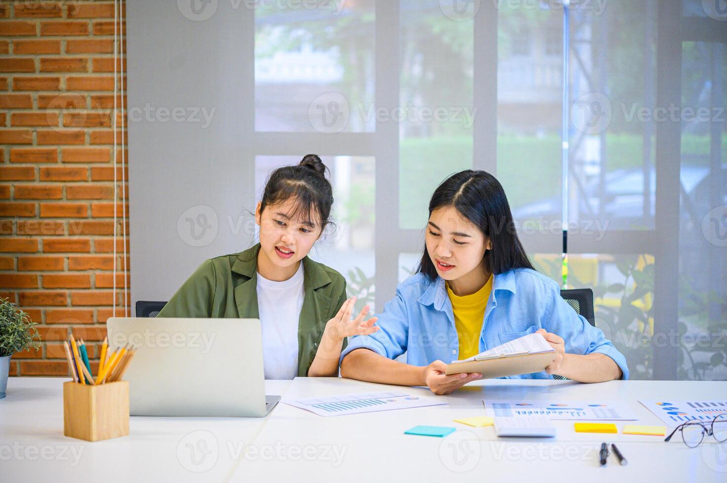 group of business people working and communicating together in the office With the charging of graphs for analysis, conceptual analysis and business planning photo