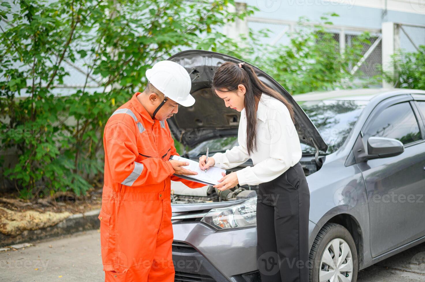 male insurance officer came to help inspect a customer's car that had an accident. Concept for vehicle crash, insurance claim. photo