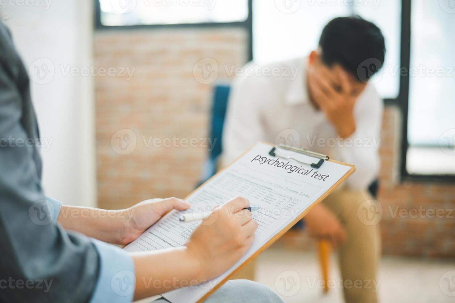 Psychologist listening to the problem of a patient with mental health problems, a patient for treatment encouragement Love and family problems, bipolar, depressed patients prevent suicide photo