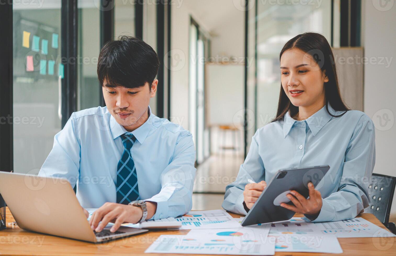 group of business people working and communicating together in the office With the charging of graphs for analysis, conceptual analysis and business planning photo