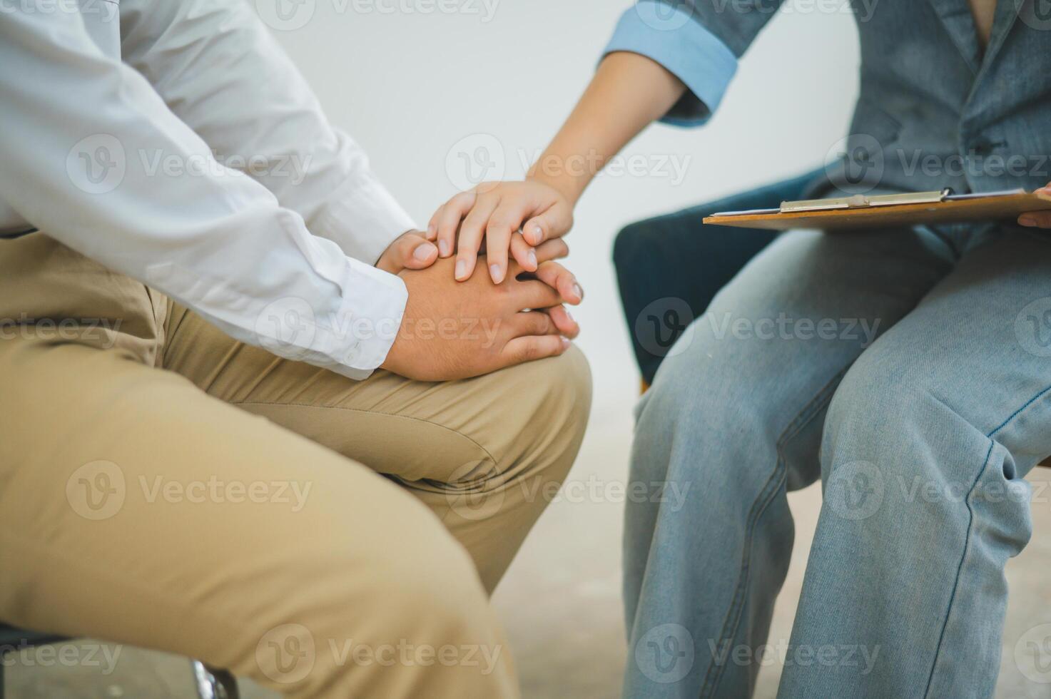 Psychologist listening to the problem of a patient with mental health problems, a patient for treatment encouragement Love and family problems, bipolar, depressed patients prevent suicide photo