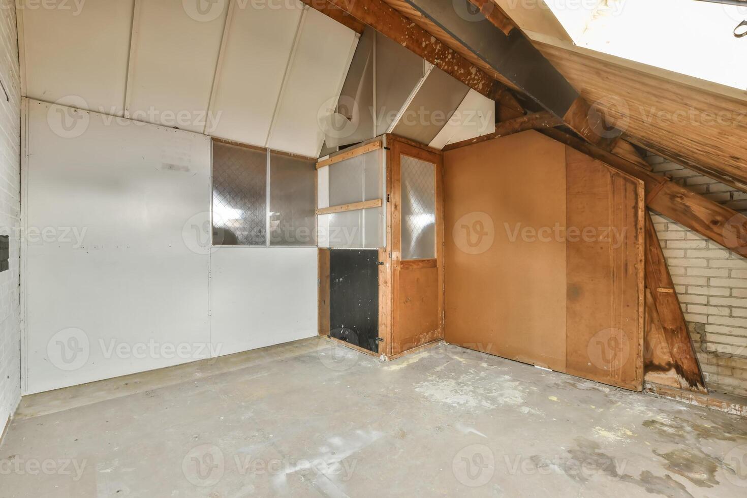 An empty room with a door and a window photo