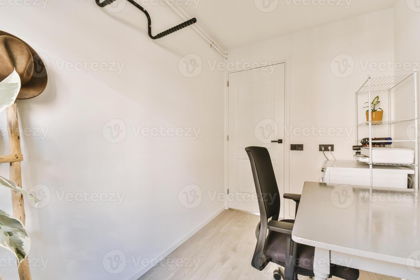 A small office with a desk and chair photo