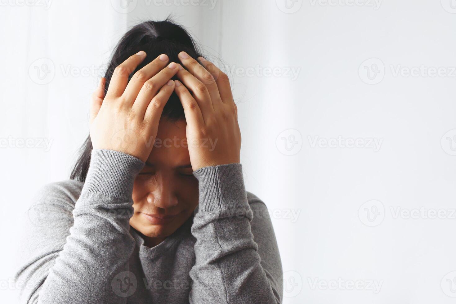 Headaches can have an underlying cause, such as insufficient sleep, incorrect eyeglasses, stress, hearing loud noises. photo