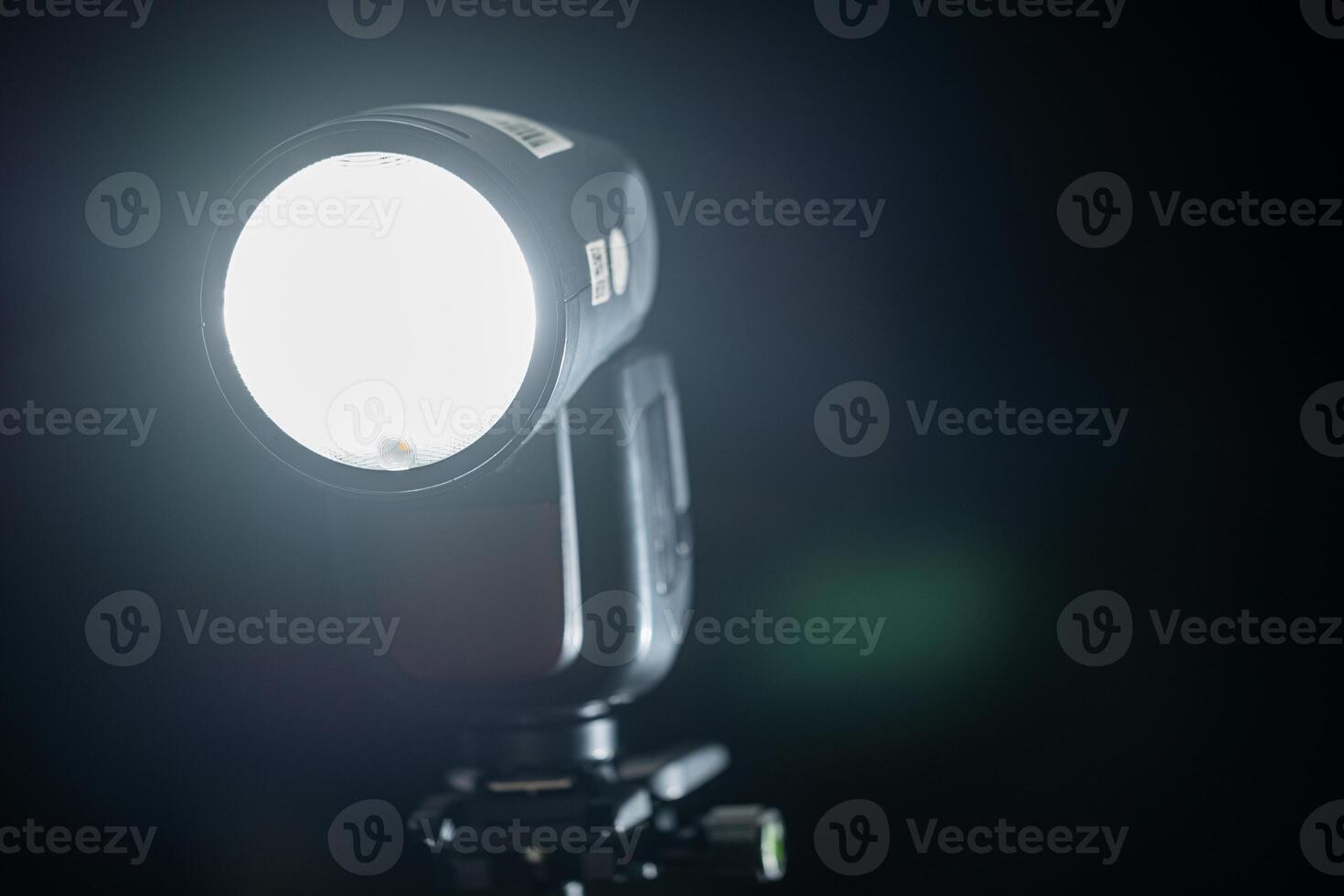 A flash light is on a tripod with a light on it photo