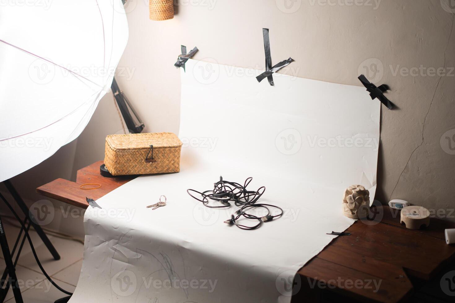 A white sheet on a table photo