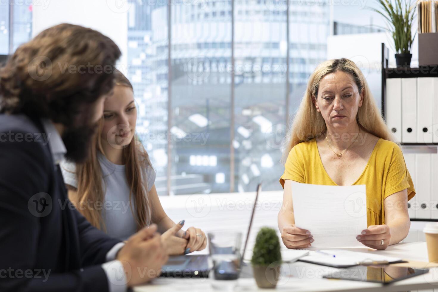 Financial advisor offering economic services such as analyzing financial markets, providing investment recommendations and monitoring portfolio. Agent educating clients on risk management photo