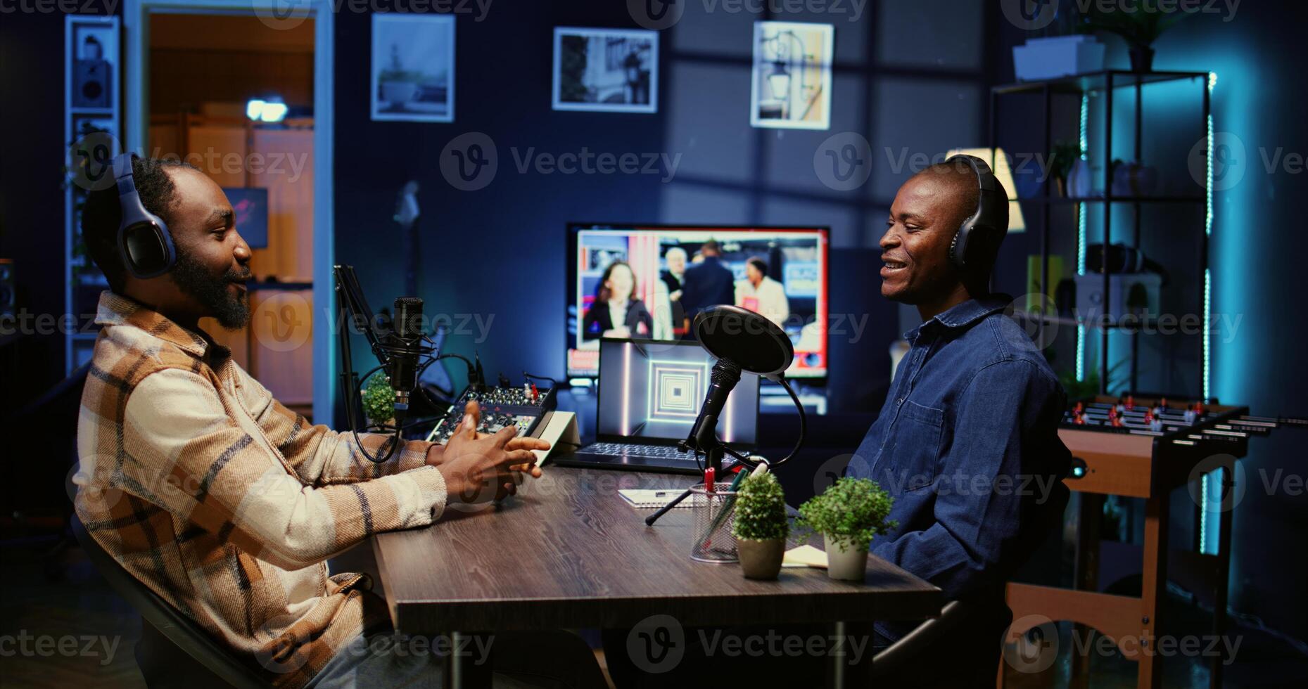 Podcast presenter having live conversation with man, recording discussion for audience on internet entertainment show. Influencer enjoying chat with guest, broadcasting at home photo