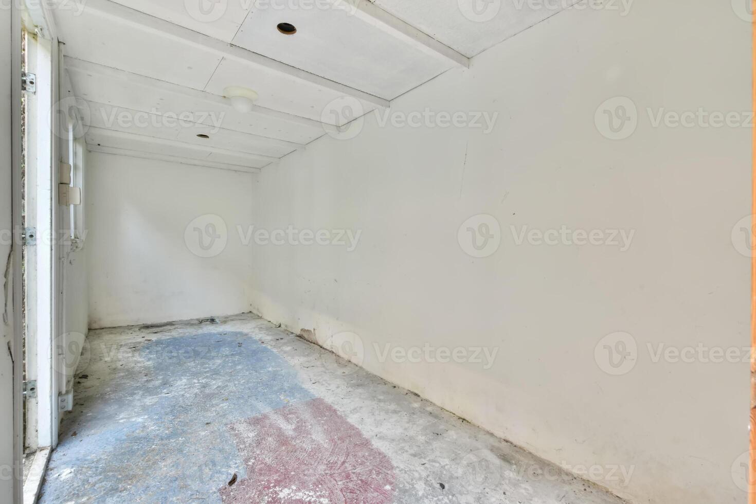 An empty room with a door and a window photo