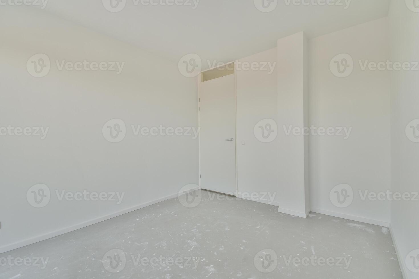 Empty room with white walls and a door photo