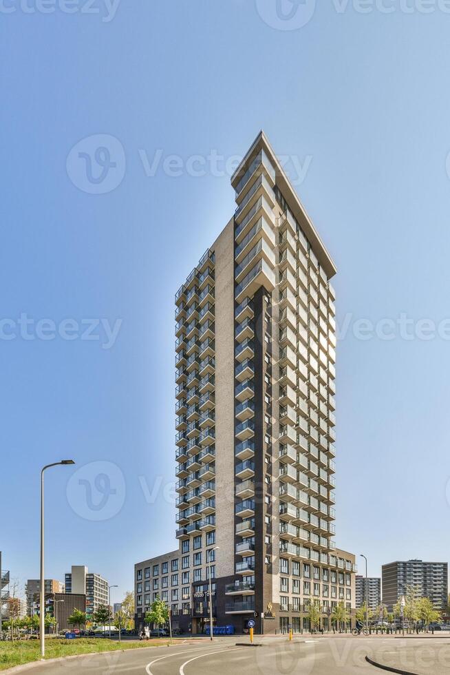 A tall building with a parking lot in front of it photo