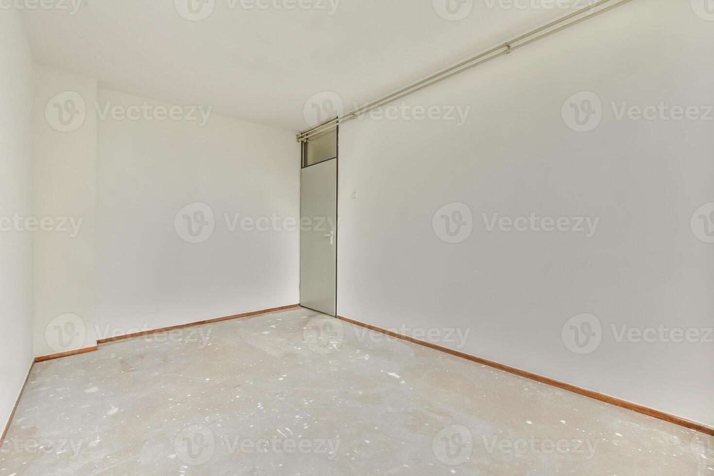 Empty room with white walls and a door photo
