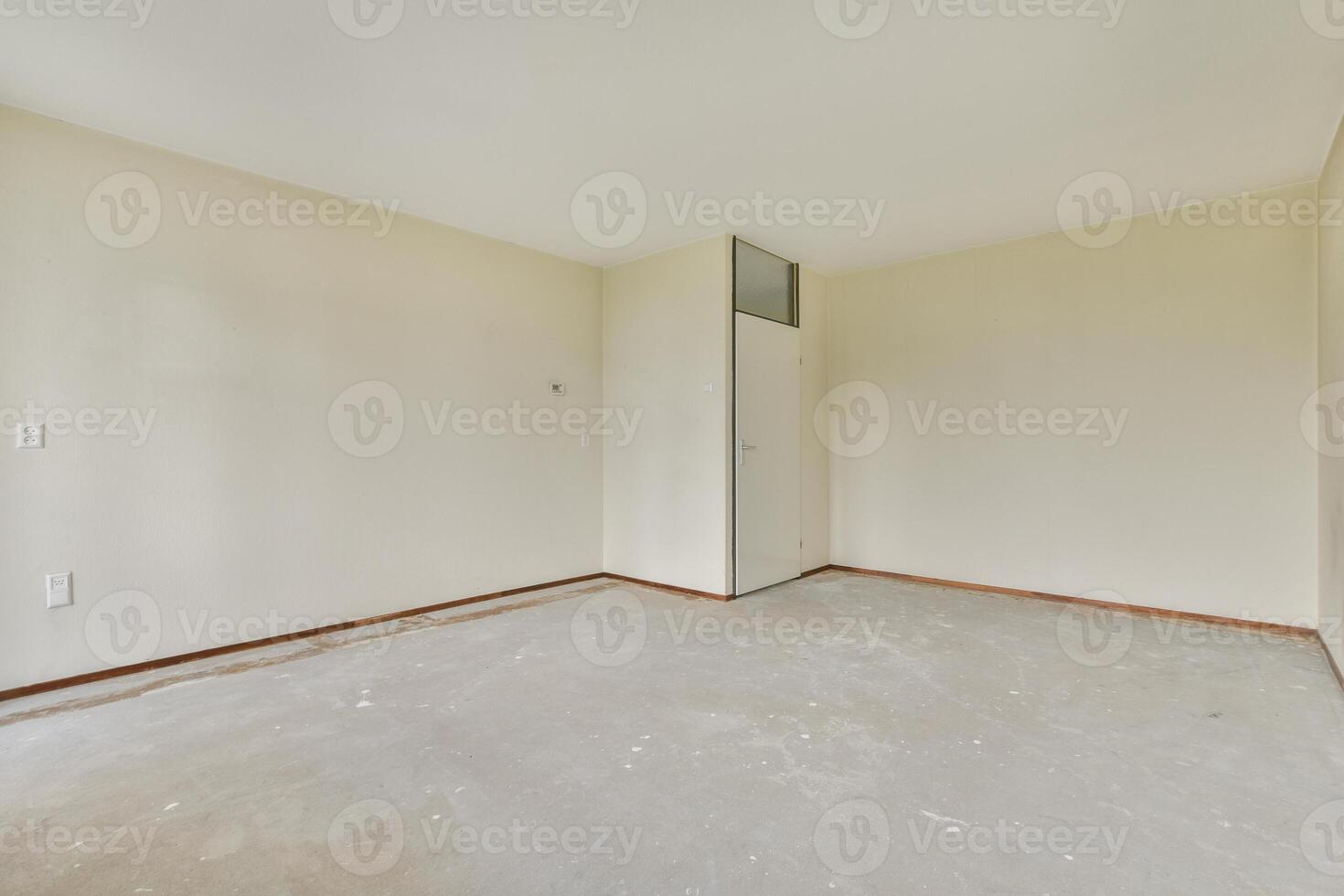 Empty room with white walls and a door photo