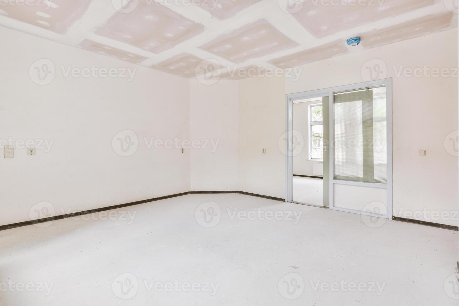 Empty room with white walls and ceiling photo