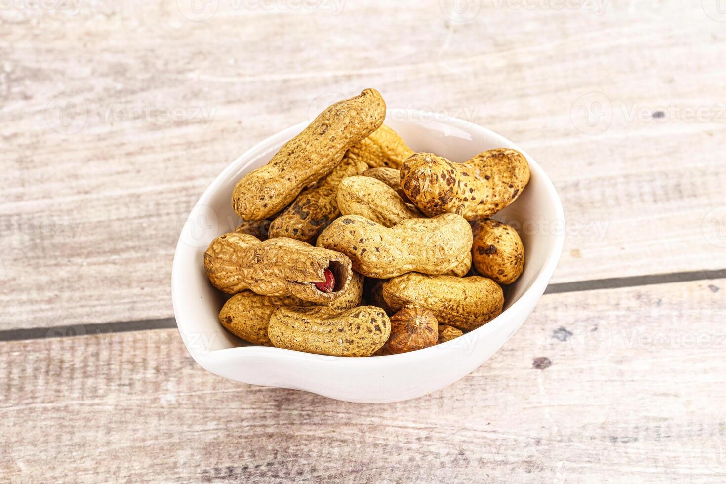 Raw ripe unpeeled peanut heap photo