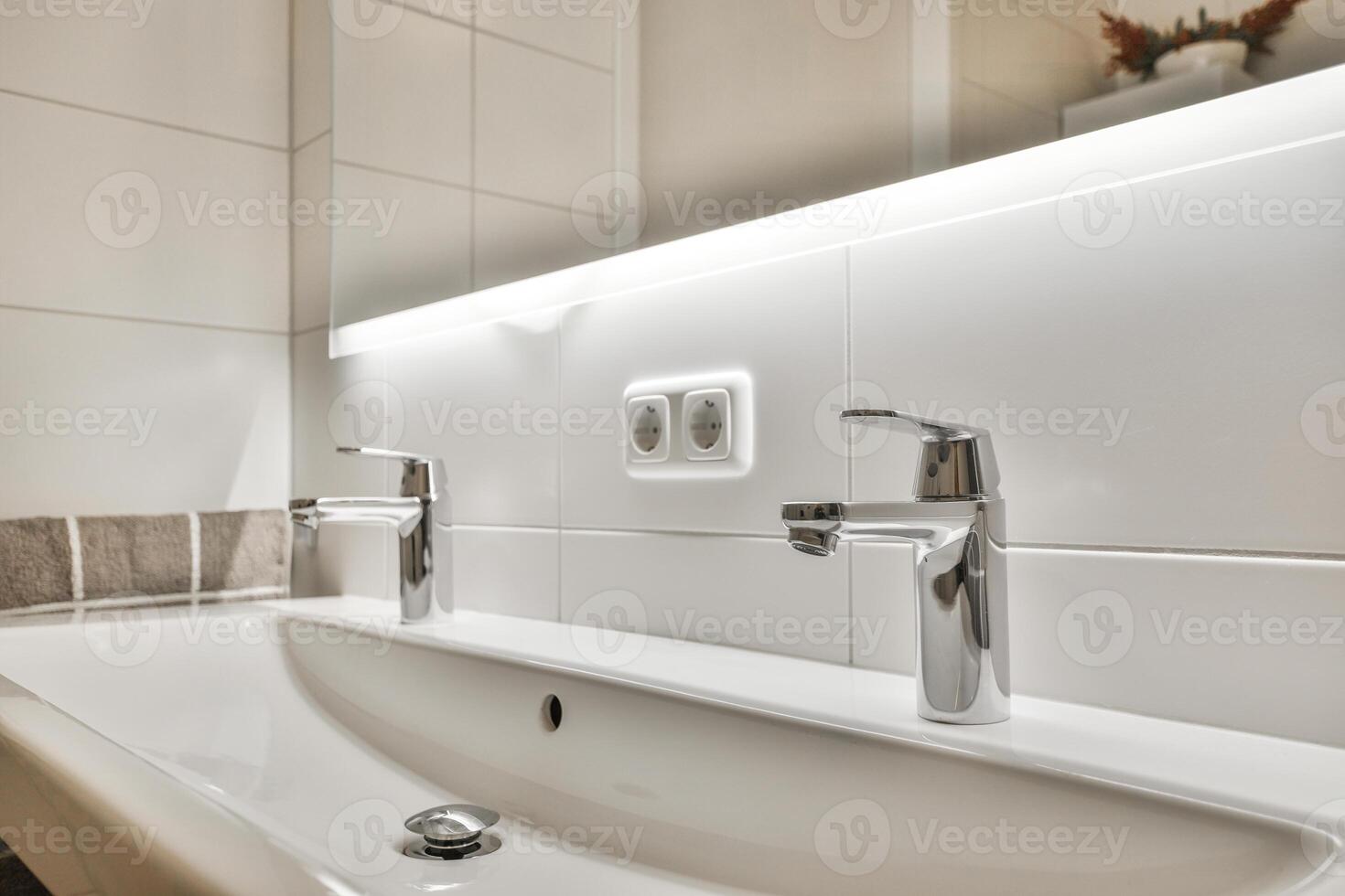 A white sink in a bathroom photo