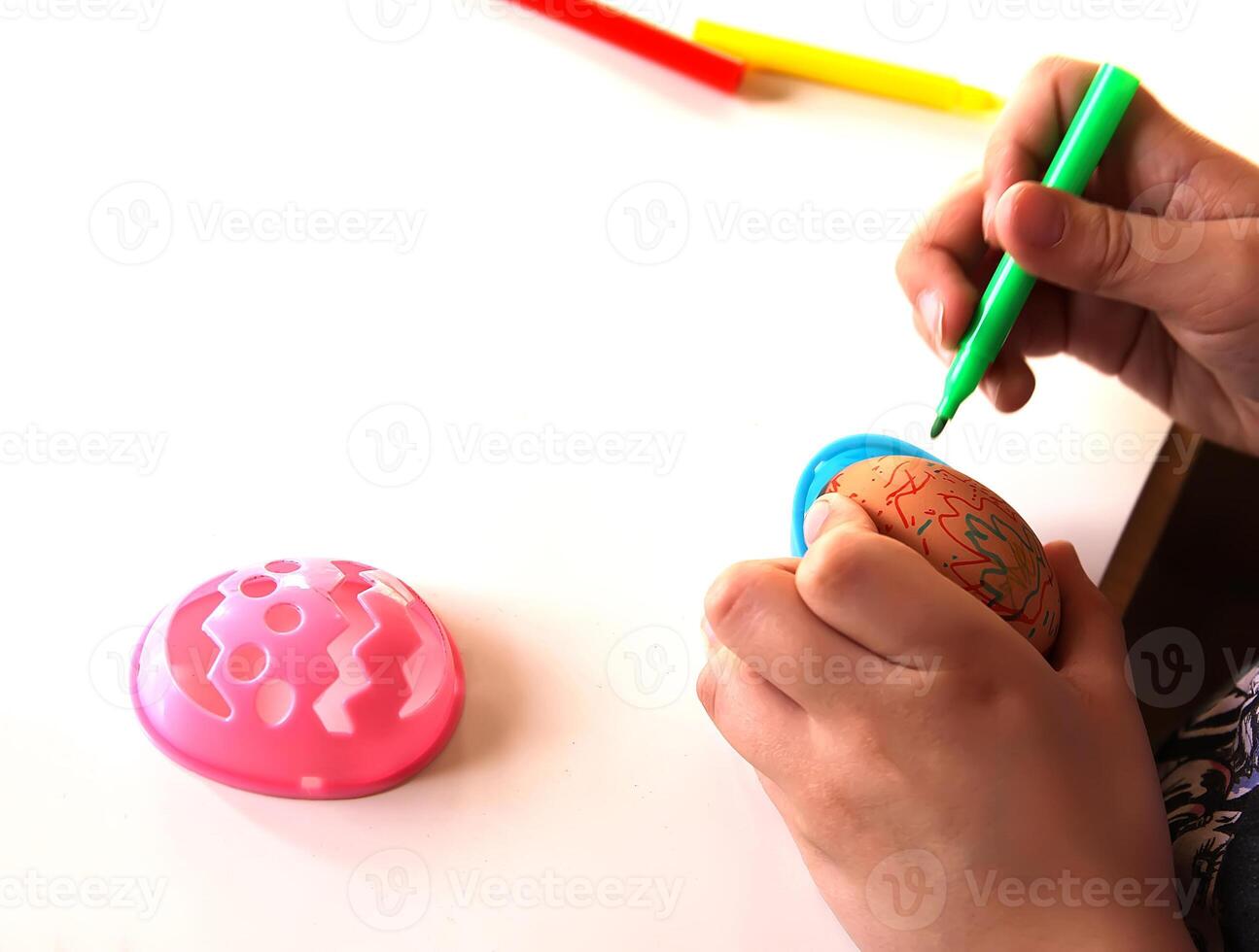 Child decorate Easter eggs photo