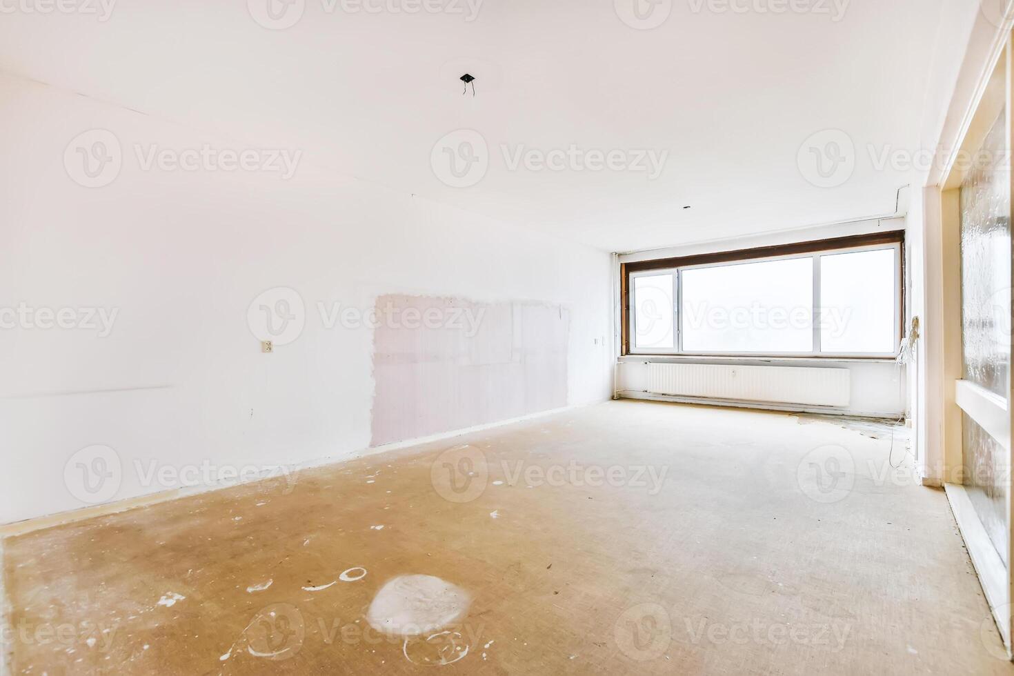 Empty room with white walls and a window photo