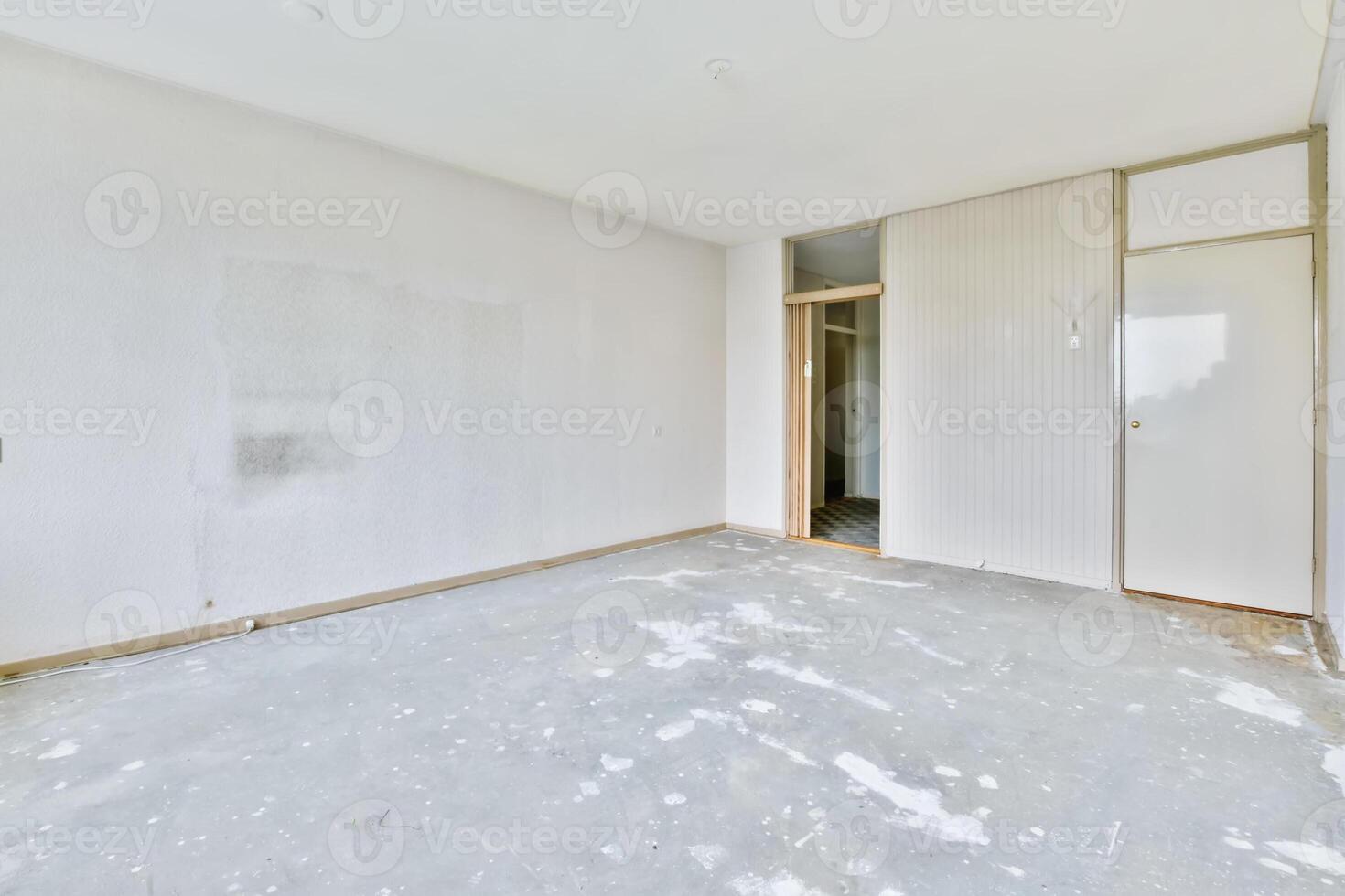 Empty room with white walls and a door photo
