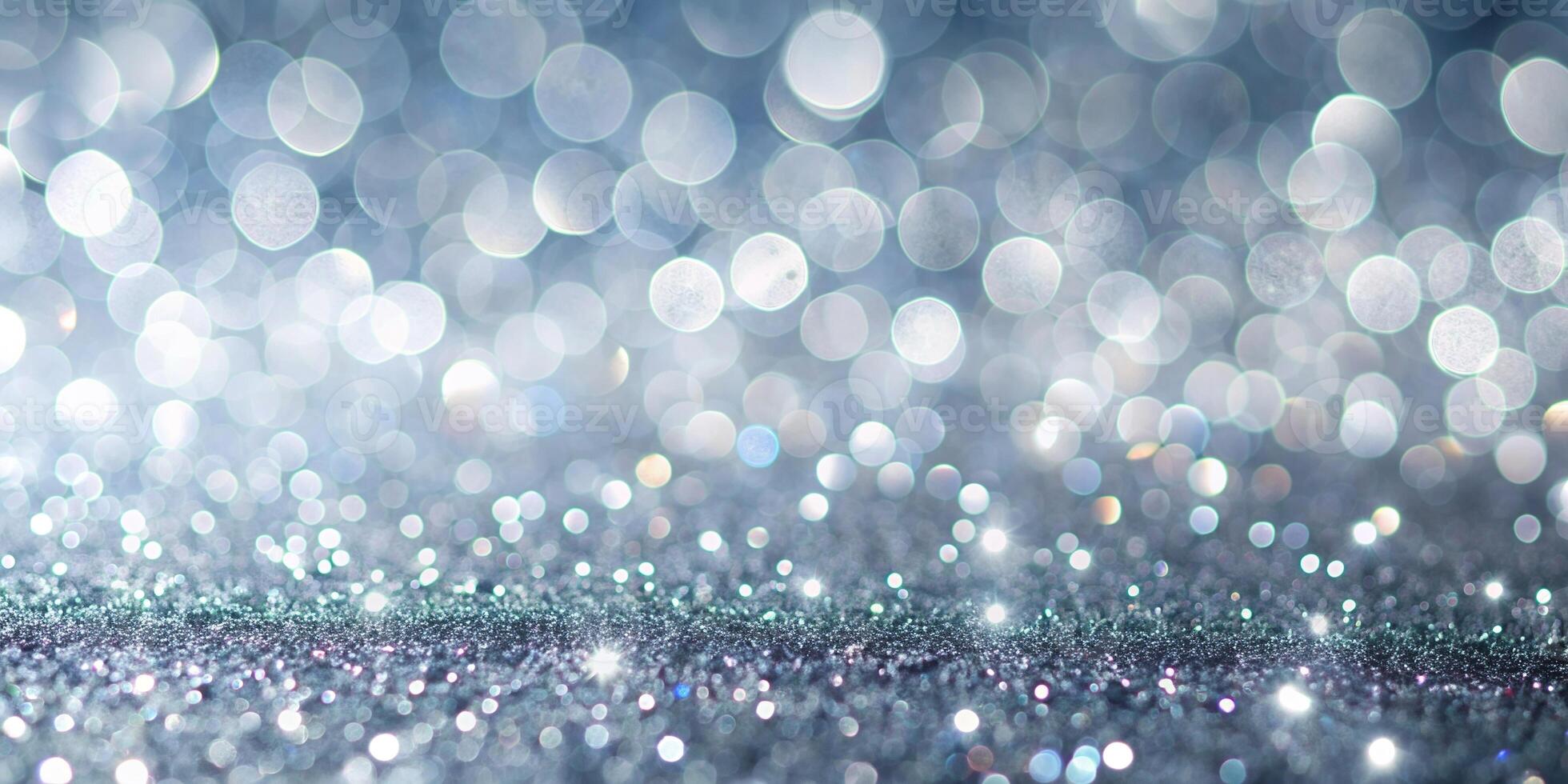 littery background with a perfect vivid silver eye level would be A sparkling silver glitter background with a reflective surface that creates an eye catching effect capturing the viewer s attention photo