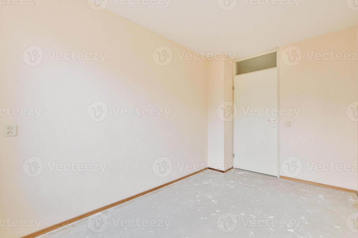 Empty room with white walls and a door photo