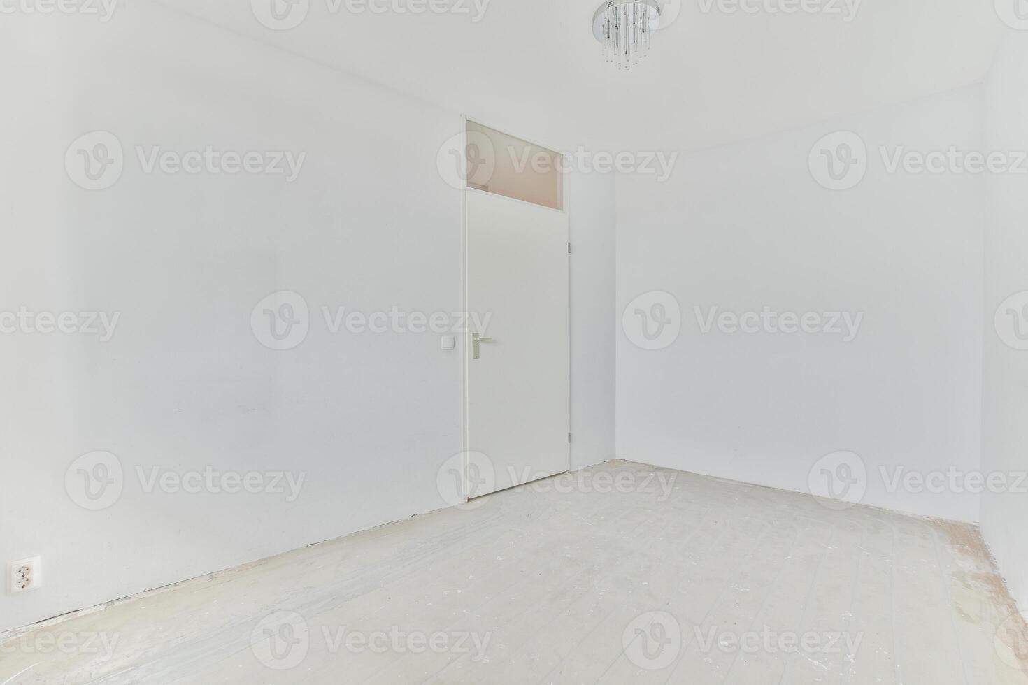 Empty room with white walls and a door photo