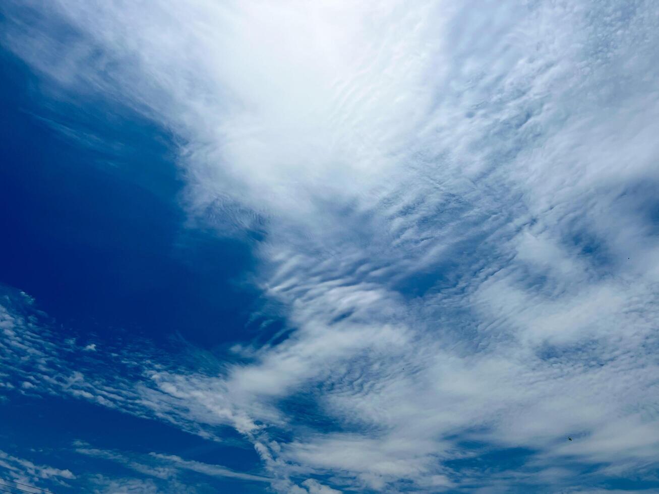 Captivating Daylight Sky with Soft Clouds An Excellent Choice for Creative Design Needs photo