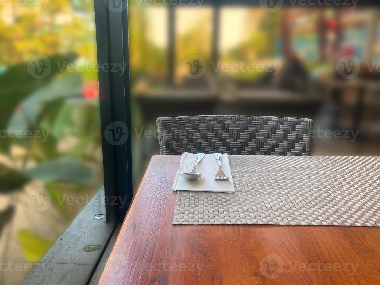 Aesthetic resturant or cafe defocused abstract bokeh baackground photo