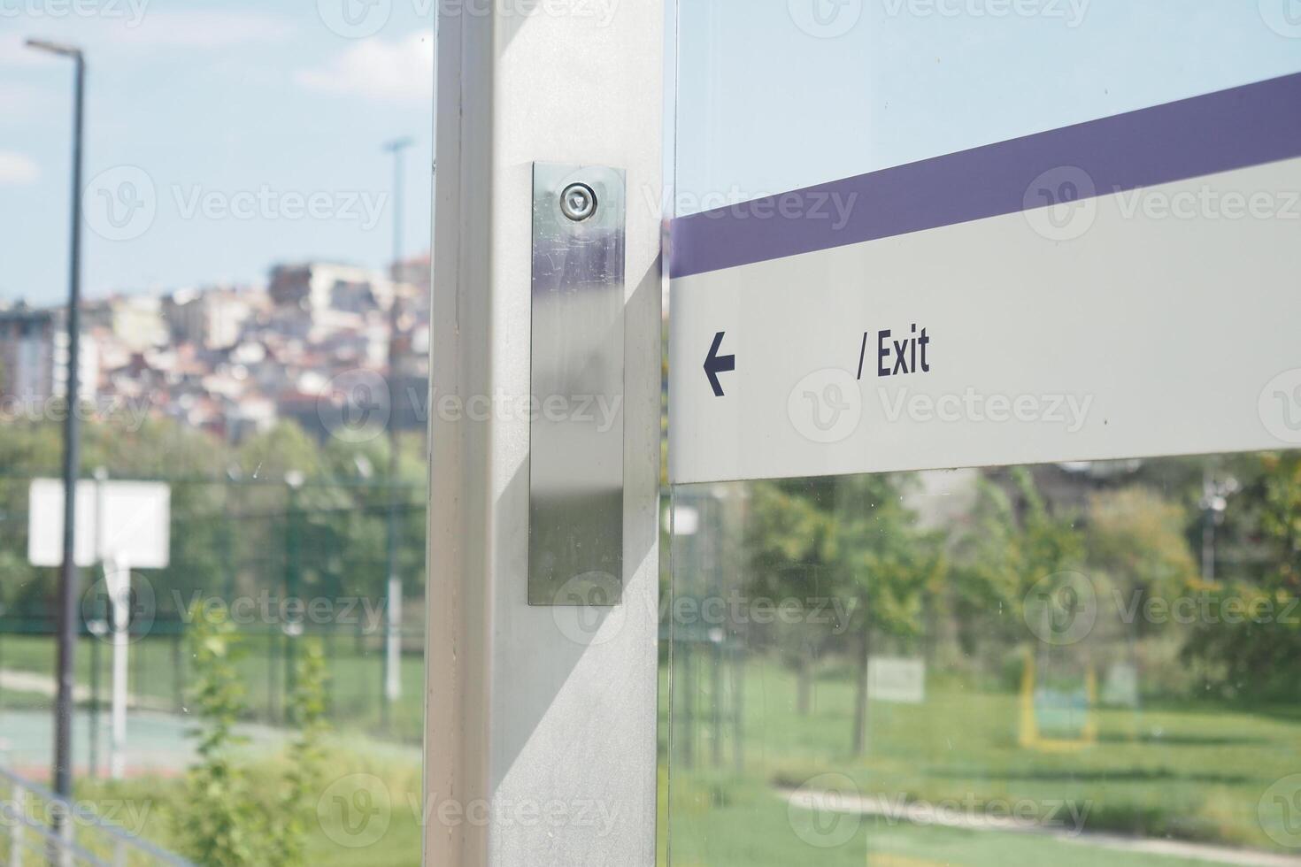 Modern Bus Stop Signage with Clear Directions for Easy Navigation in Urban Areas photo