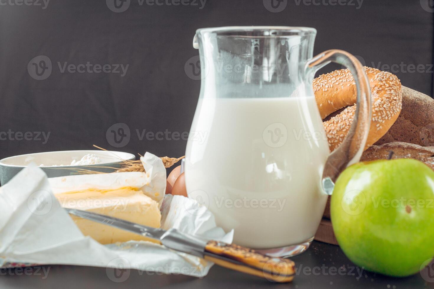 milk and bakery products photo