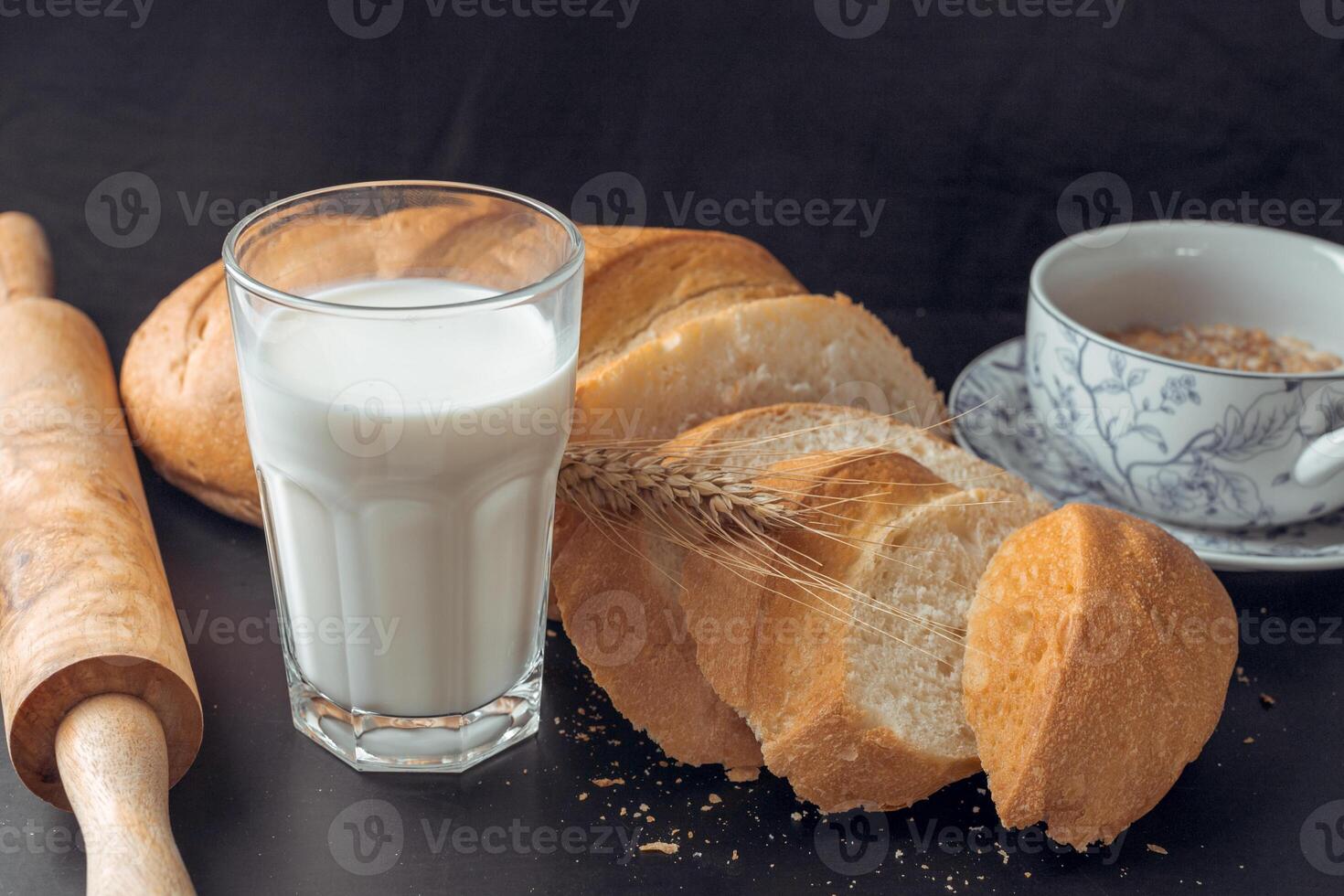 milk and bakery products photo