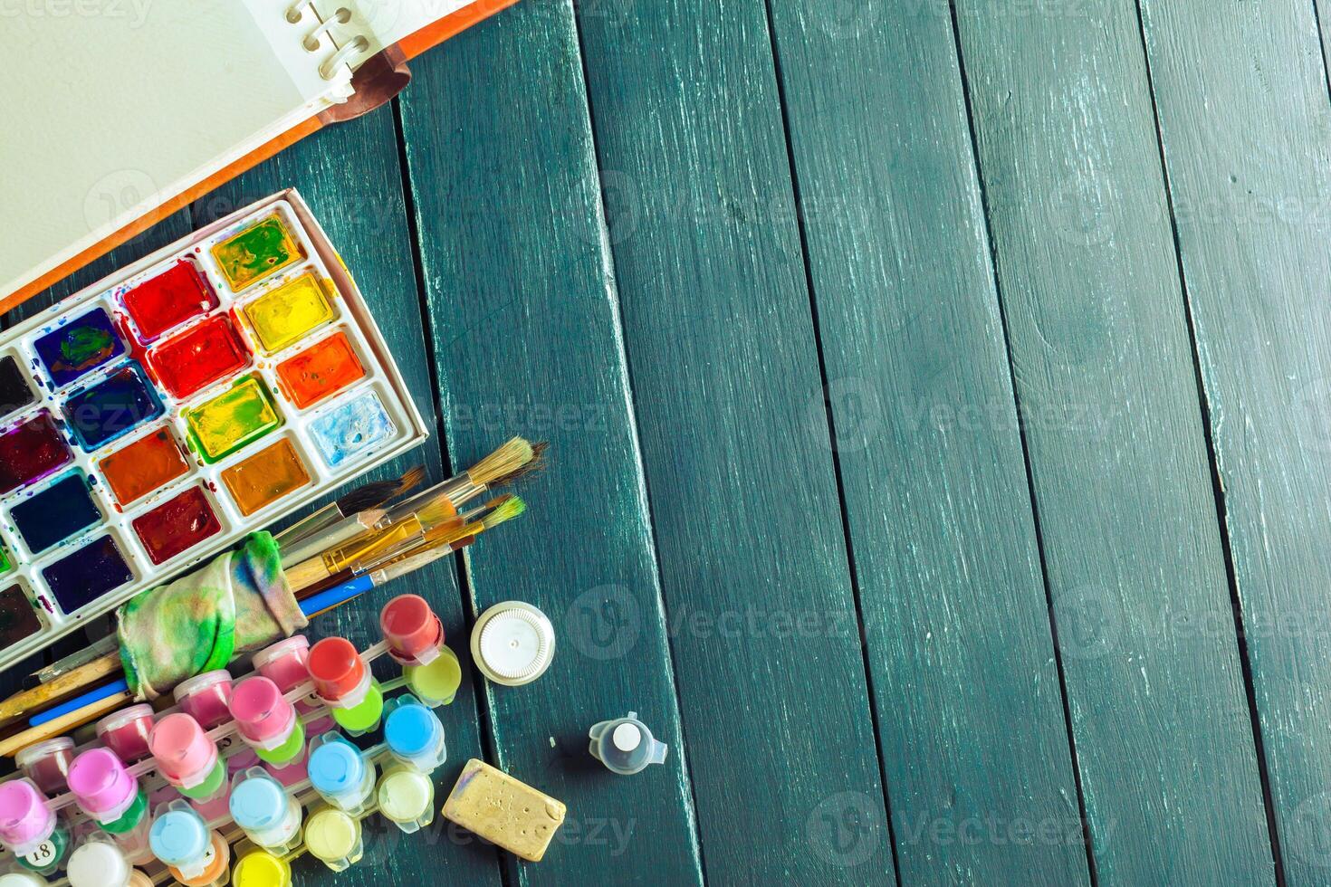 Set of watercolor paints and paintbrushes for painting photo