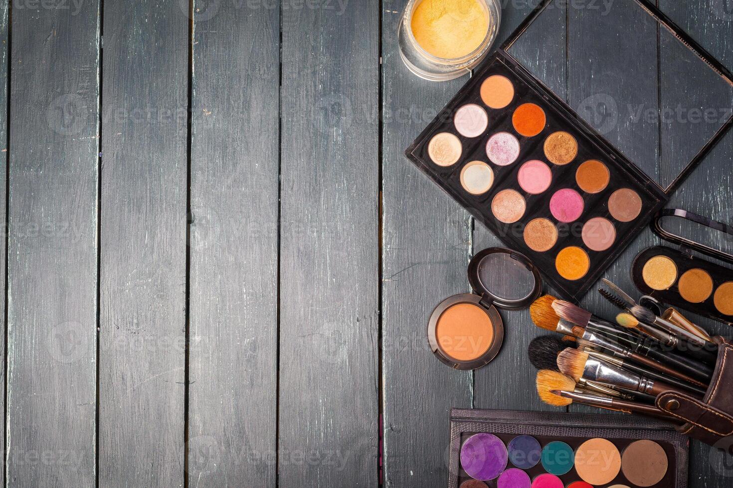 Makeup brushes and make-up eye shadows photo