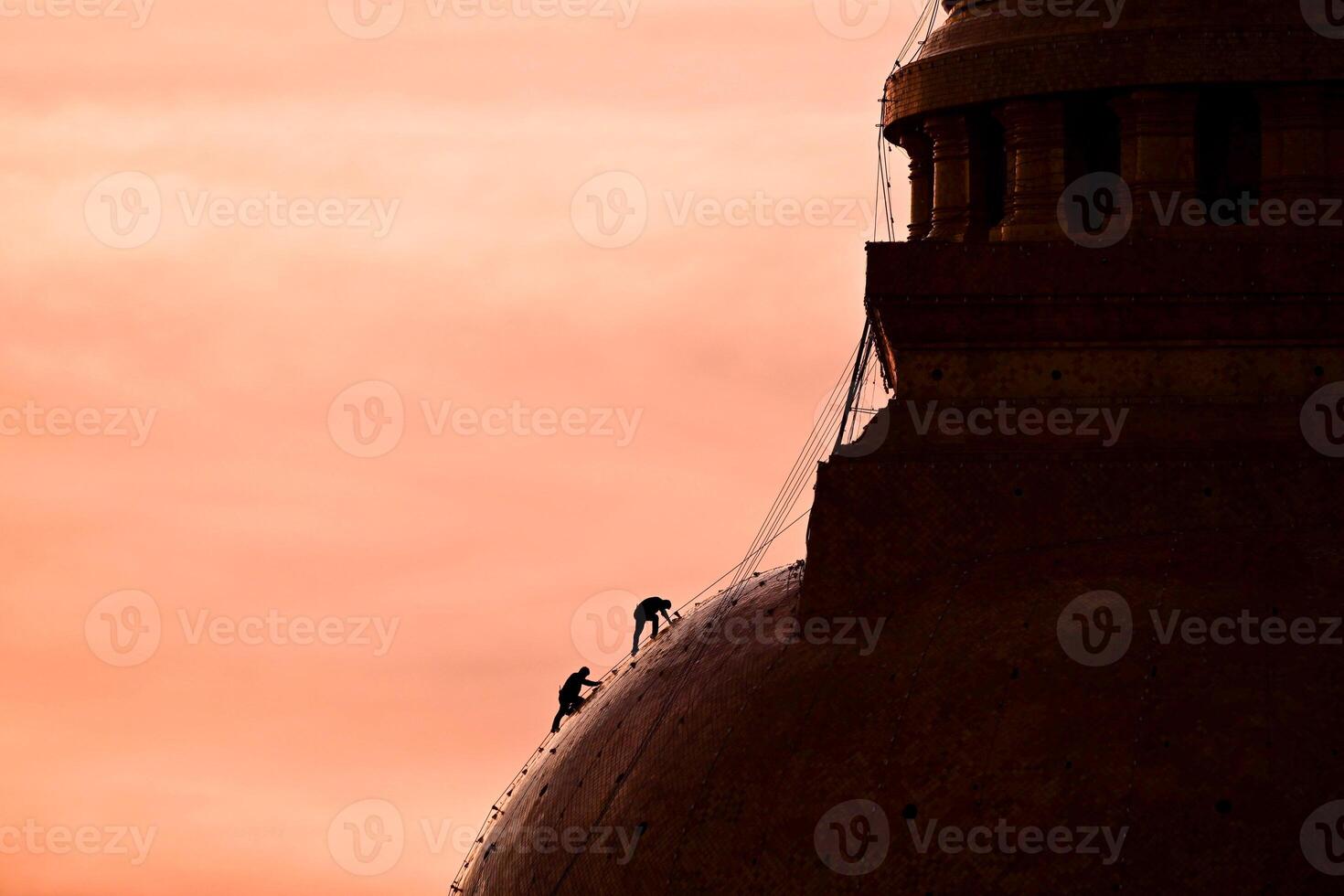 Landmark Phra Pathom Chedi in Nakhon Pathom, Thailand photo